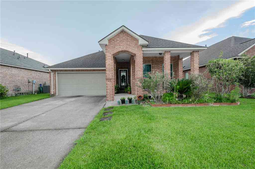 Homes For Sale - 13912 Stone Gate Drive<br/> Baton Rouge, LA 70816