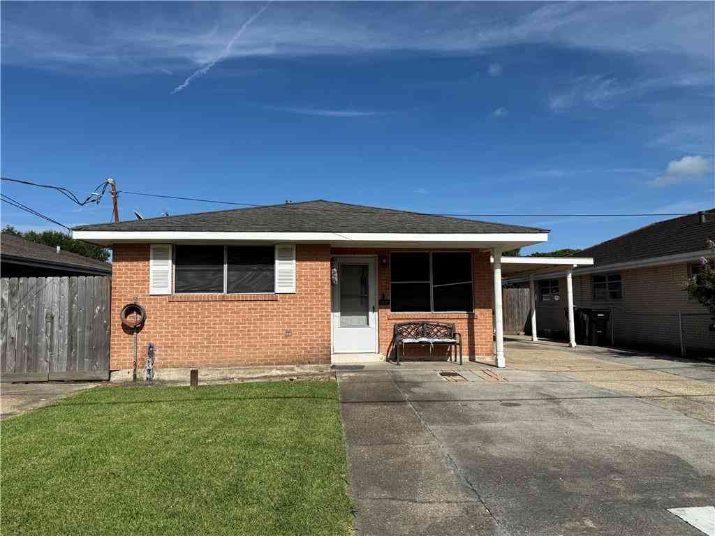 Homes For Sale - 2031 W Beauregard Street<br/> Chalmette, LA 70043