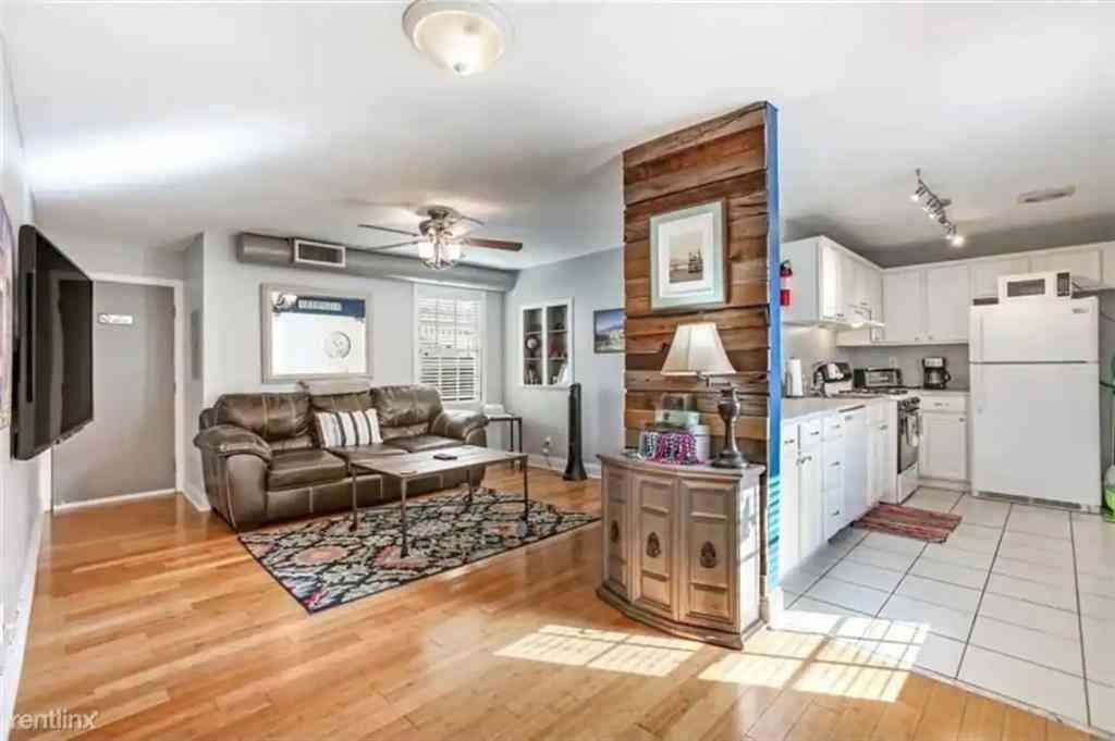Condo For Rent - 1323 Dauphine Street #4<br/> New Orleans, LA 70116