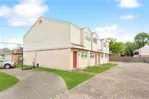 Townhouse For Rent - 904 St. Julien Drive #A<br/> Kenner, LA 70065