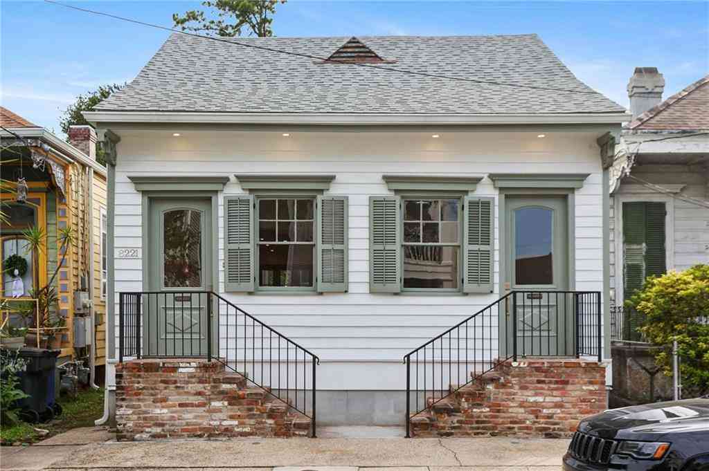 Homes For Sale - 8221 Maple Street<br/> New Orleans, LA 70118