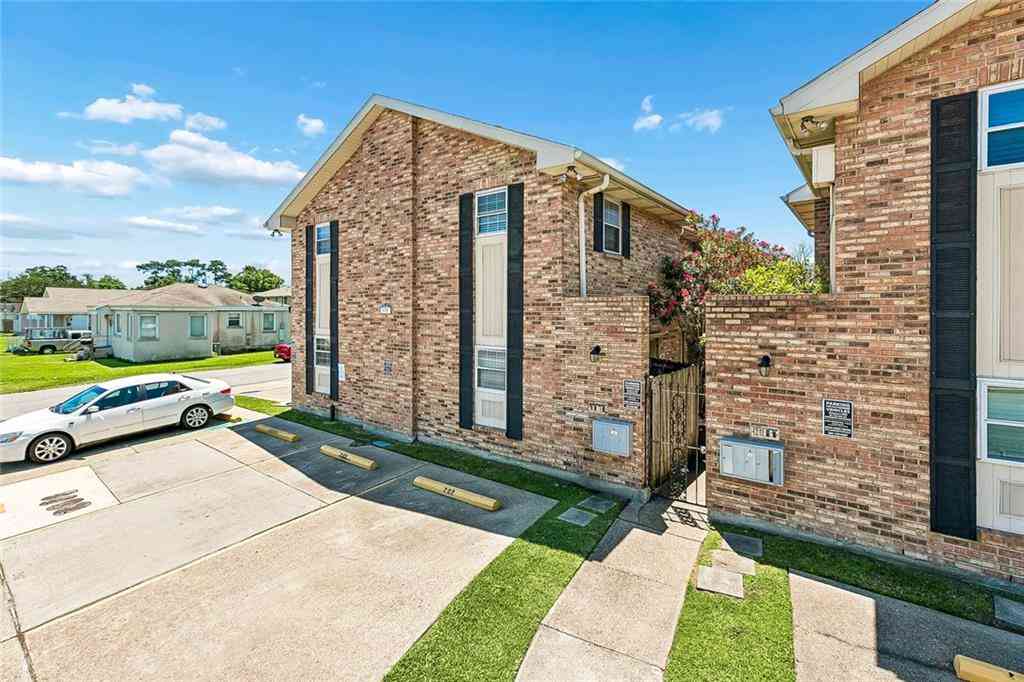 Condo For Sale - 600 N Clearview Parkway #102<br/> Metairie, LA 70001