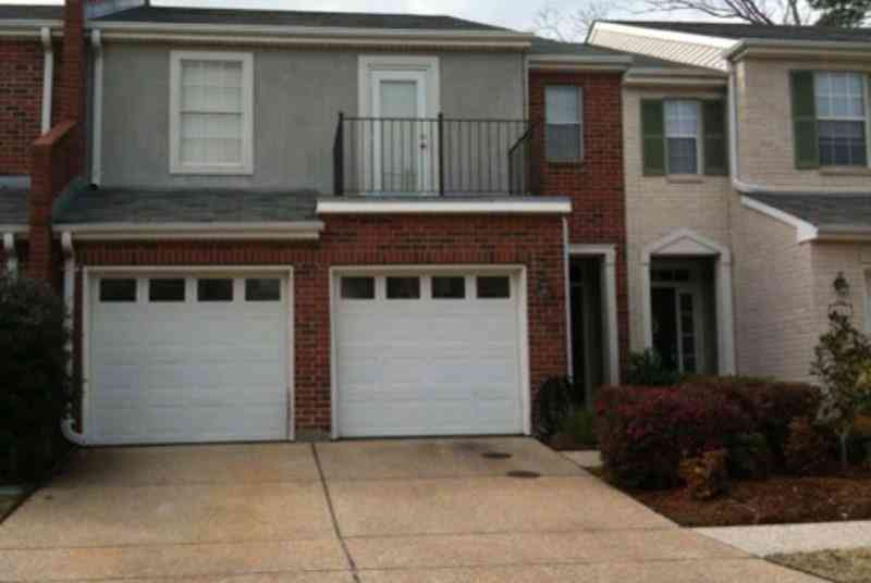 Townhouse For Rent - 1018 Old Metairie Place<br/> Metairie, LA 70001