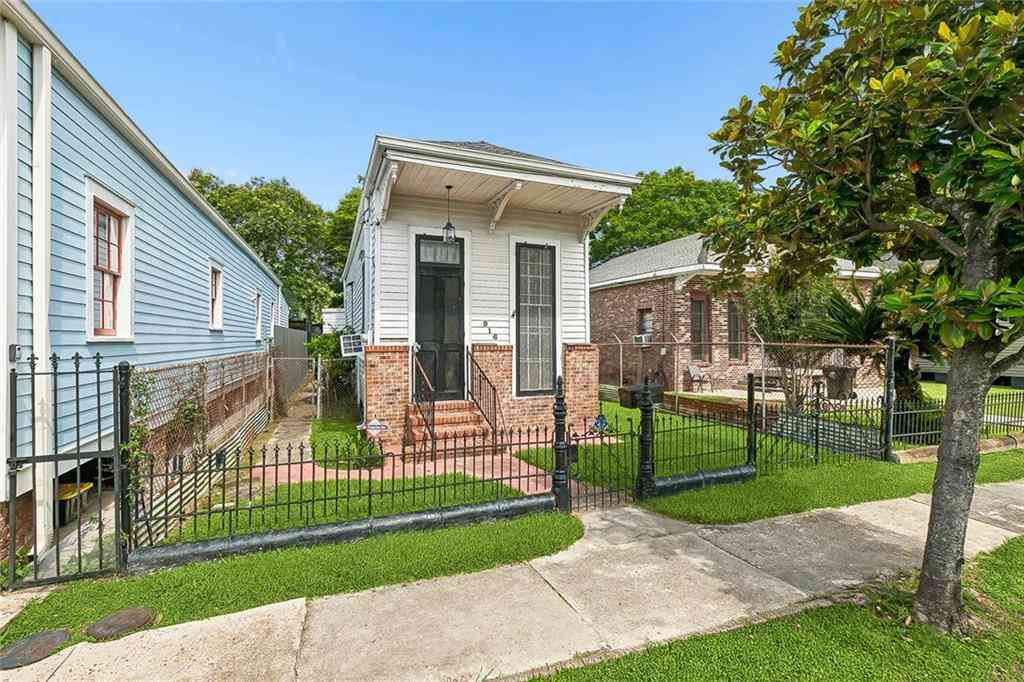 Homes For Sale - 916 Kentucky Street<br/> New Orleans, LA 70117