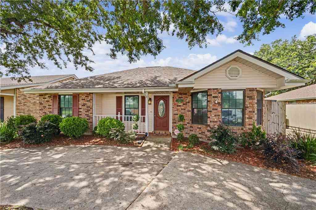 Homes For Sale - 8912 W West Metairie Avenue<br/> Metairie, LA 70003