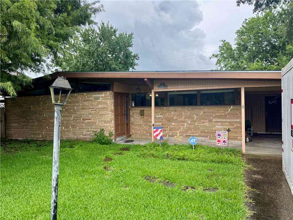 Homes For Sale - 11 Laux Manor Drive<br/> Metairie, LA 70003