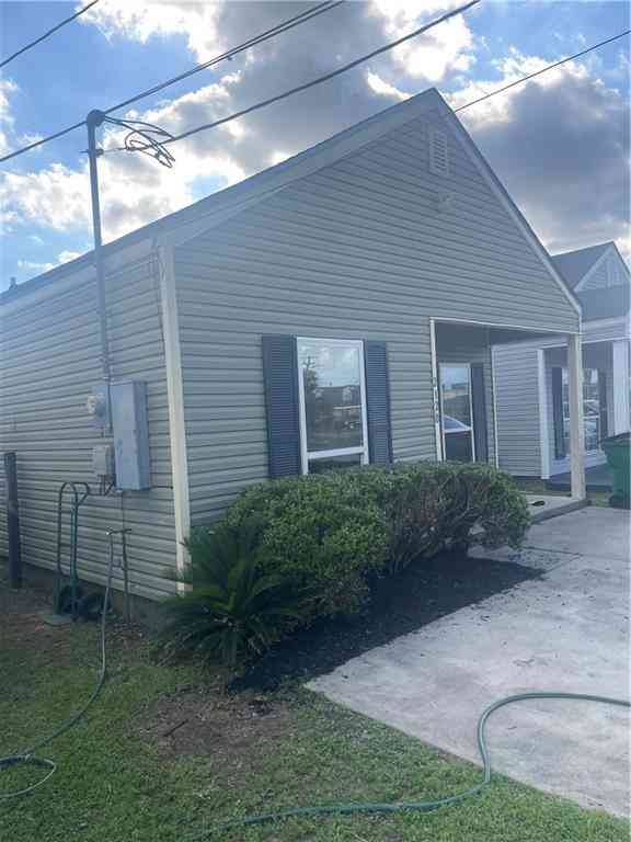 Homes For Sale - 2120 Newton Street<br/> Gretna, LA 70053