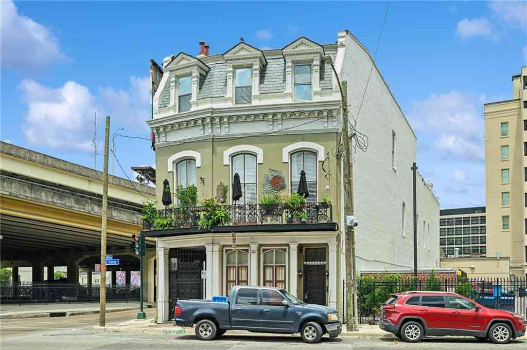 Condo For Sale - 1061 Camp Street #D<br/> New Orleans, LA 70130