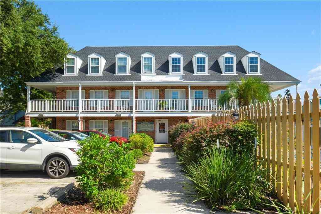 Condo For Sale - 818 Moss Street #104<br/> New Orleans, LA 70119