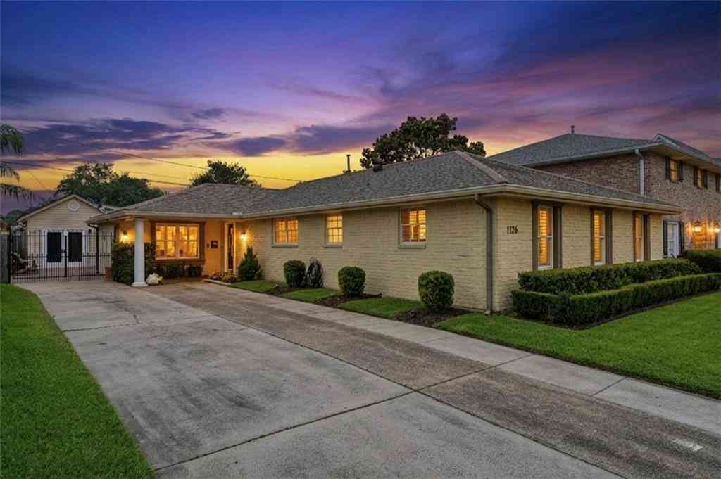 Homes For Sale - 1128 Beverly Garden Drive<br/> Metairie, LA 70002