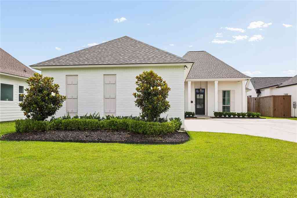 Homes For Sale - 17342 Bull Rush Avenue<br/> Prairieville, LA 70769