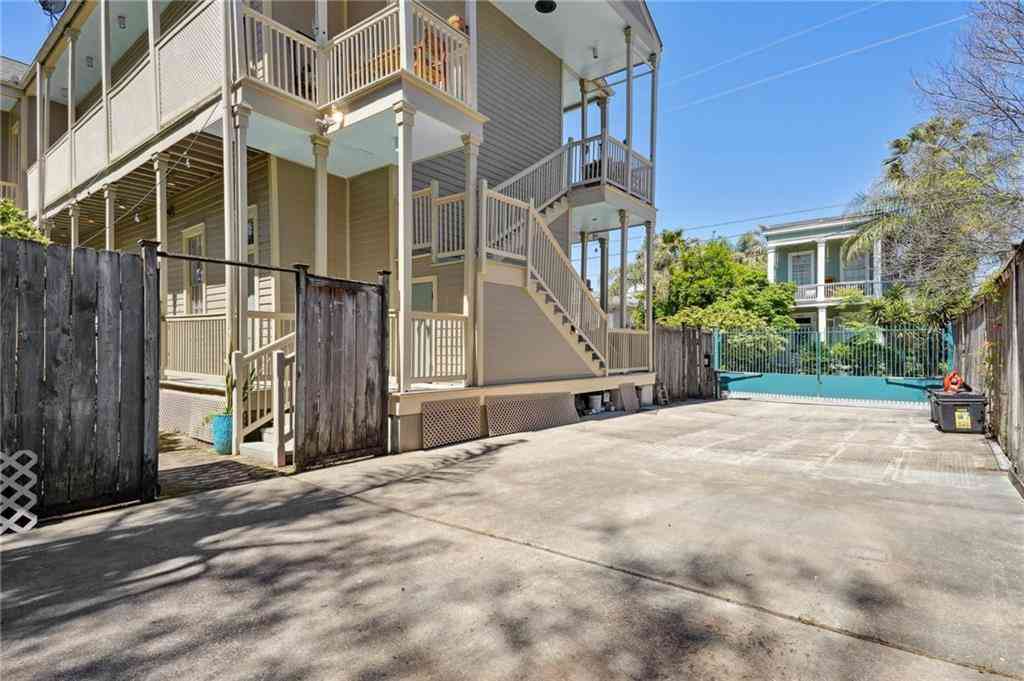 Condo For Rent - 1333 Josephine Street<br/> Orleans County, New Orleans, LA 70130