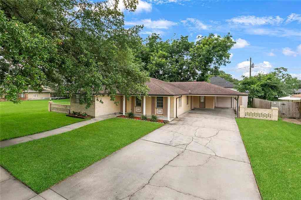 Homes For Sale - 26 W Carmack Drive<br/> Chalmette, LA 70043