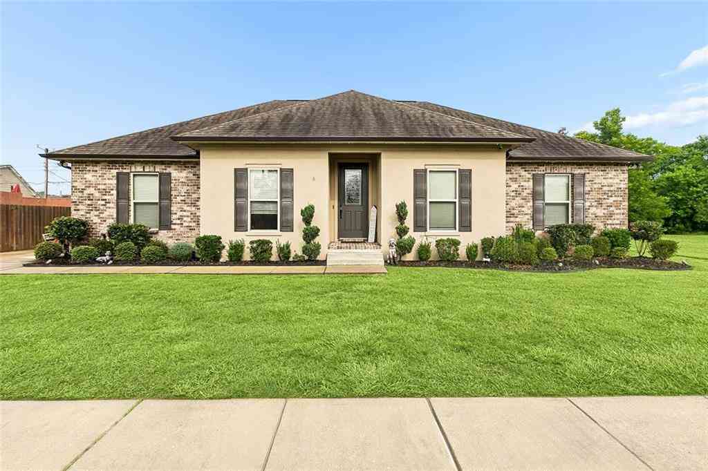 Homes For Sale - 3001 Veronica Drive<br/> Chalmette, LA 70043