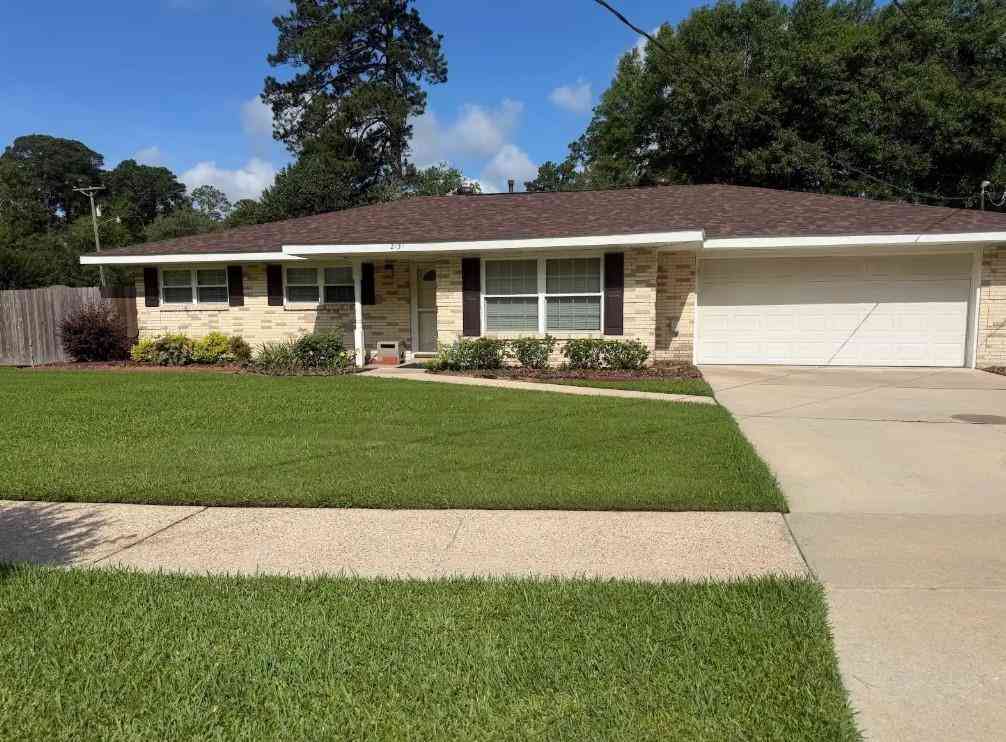 Homes For Sale - 2131 Park Drive<br/> Slidell, LA 70458