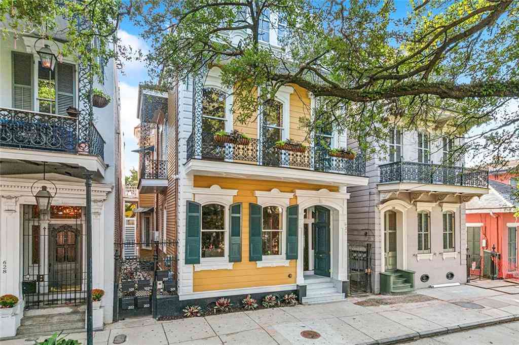 Townhouse For Rent - 632 Esplanade Avenue #203<br/> New Orleans, LA 70116