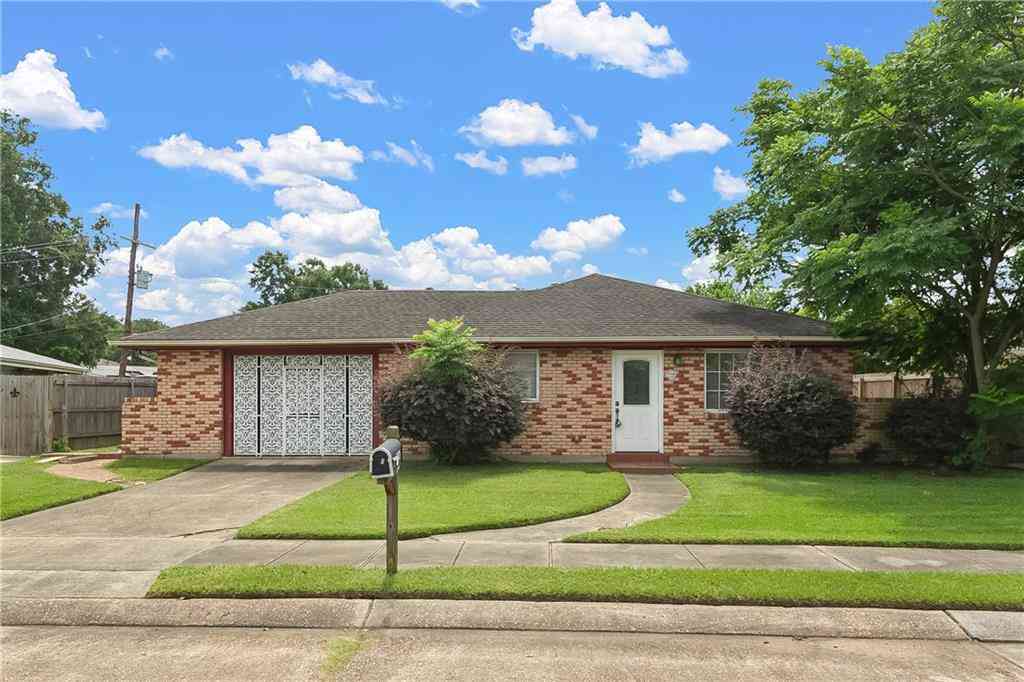 Homes For Sale - 2121 Brigade Drive<br/> Chalmette, LA 70043