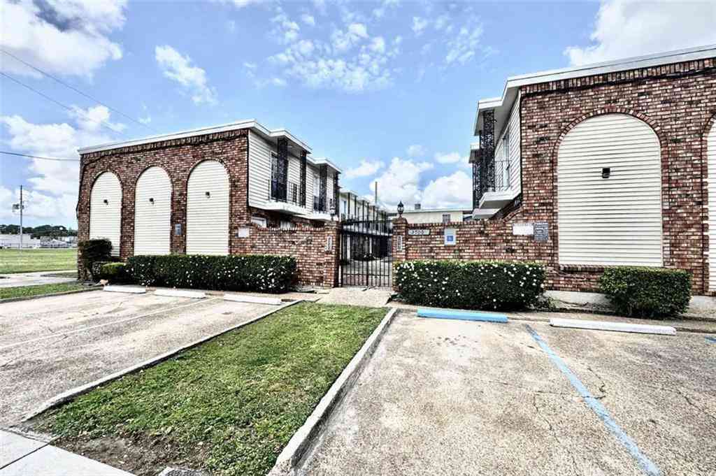 Apartment For Rent - 3900 Hessmer Avenue #16<br/> Metairie, LA 70002