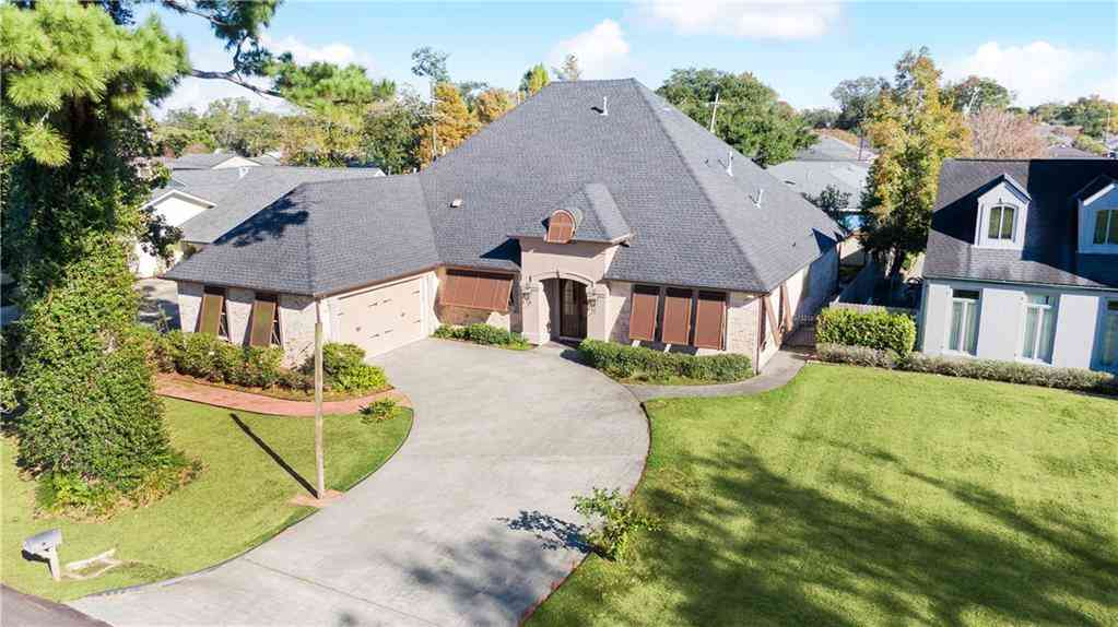 Homes For Sale - 131 Colonial Club Drive<br/> Harahan, LA 70123