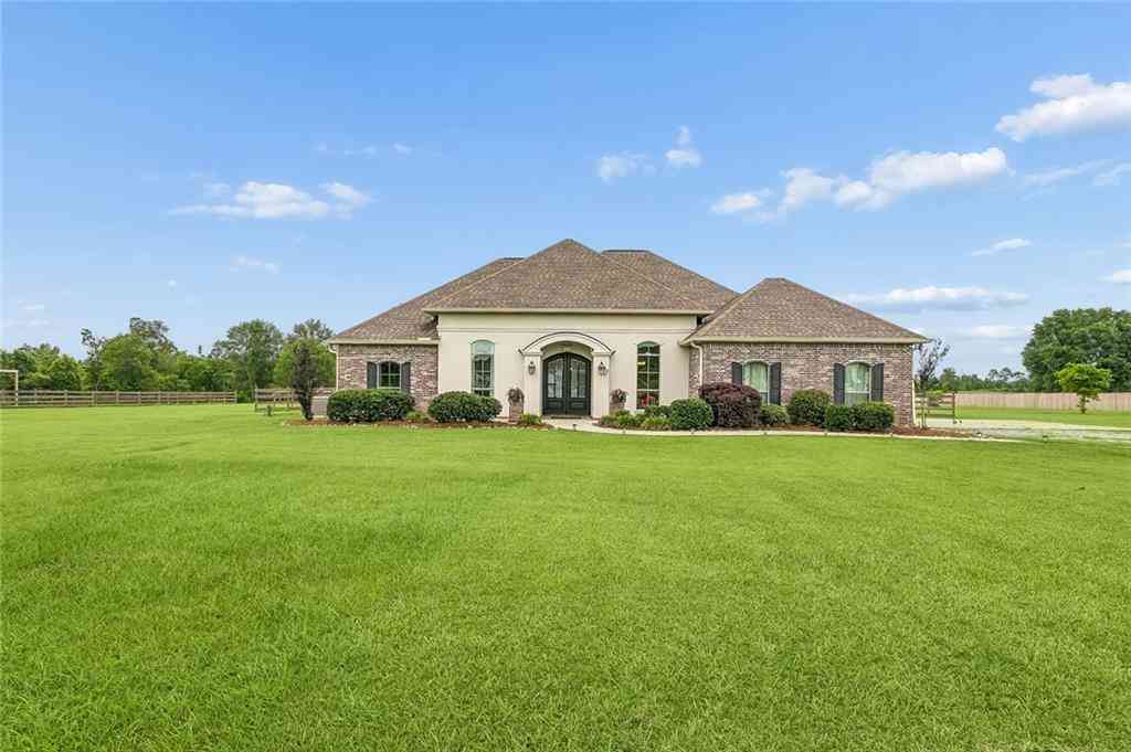 Homes For Sale - 138 Highland Crest Drive<br/> Covington, LA 70435
