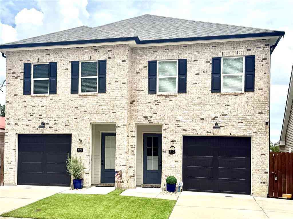 Townhouse For Rent - 819 N Woodlawn Avenue<br/> Jefferson County, Metairie, LA 70001