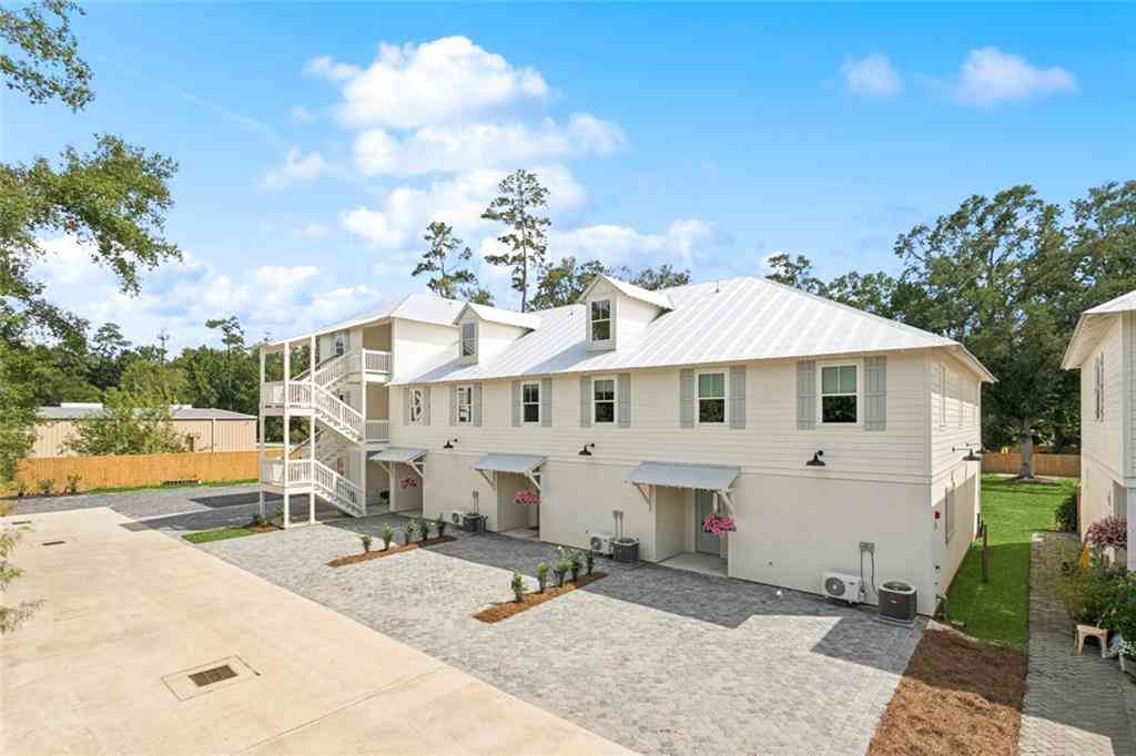 Townhouse For Rent - 745 Carroll Street #C<br/> Mandeville, LA 70448