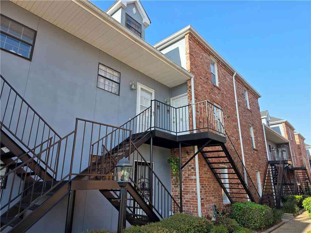 Condo For Sale - 3629 Ridgelake Drive #8<br/> Metairie, LA 70002
