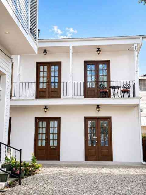 Apartment For Rent - 2356 Magazine Street #103<br/> Orleans County, New Orleans, LA 70130