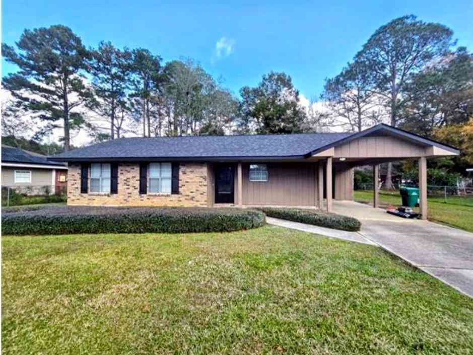Homes For Sale - 207 S Park Lane<br/> Covington, LA 70433