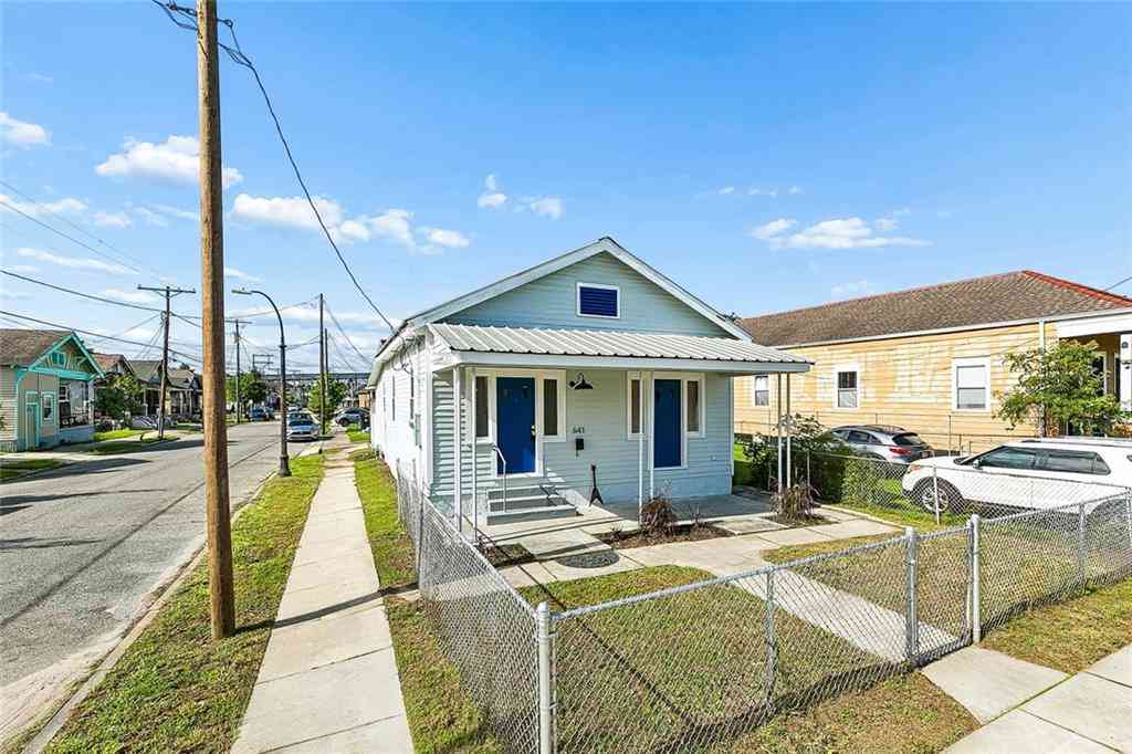 Homes For Sale - 641 Red Allen Way<br/> New Orleans, LA 70114