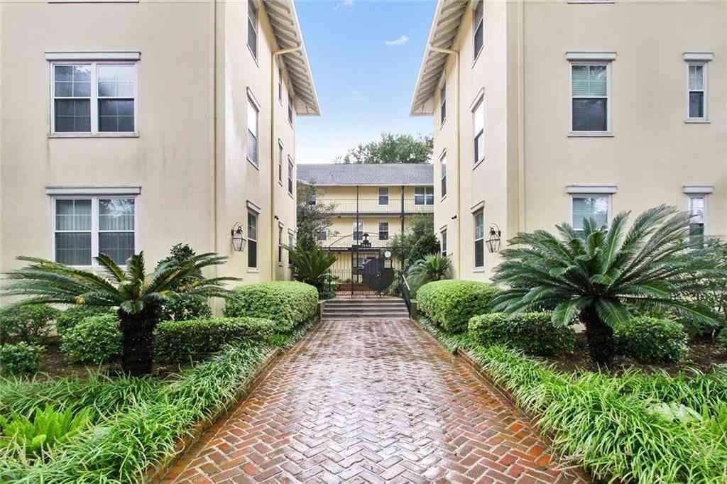 Condo For Rent - 7444 St. Charles Avenue #202<br/> Orleans County, New Orleans, LA 70118