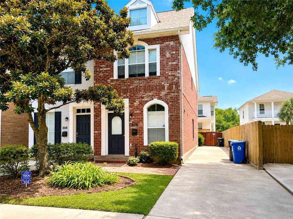 Townhouse For Rent - 308 W Robert E Lee Boulevard<br/> Orleans County, New Orleans, LA 70124
