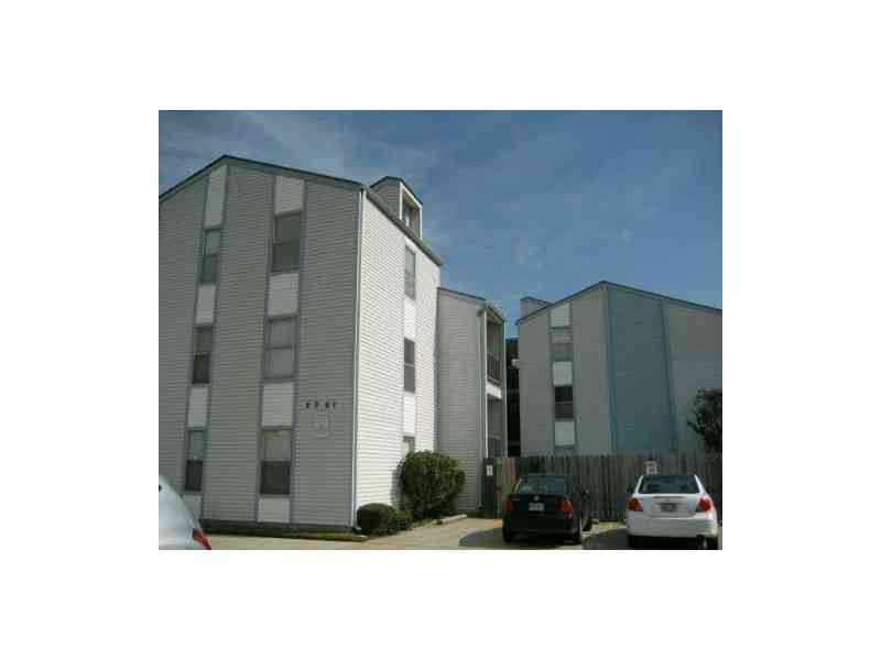 Condo For Sale - 2201 Houma Boulevard #102<br/> Metairie, LA 70001