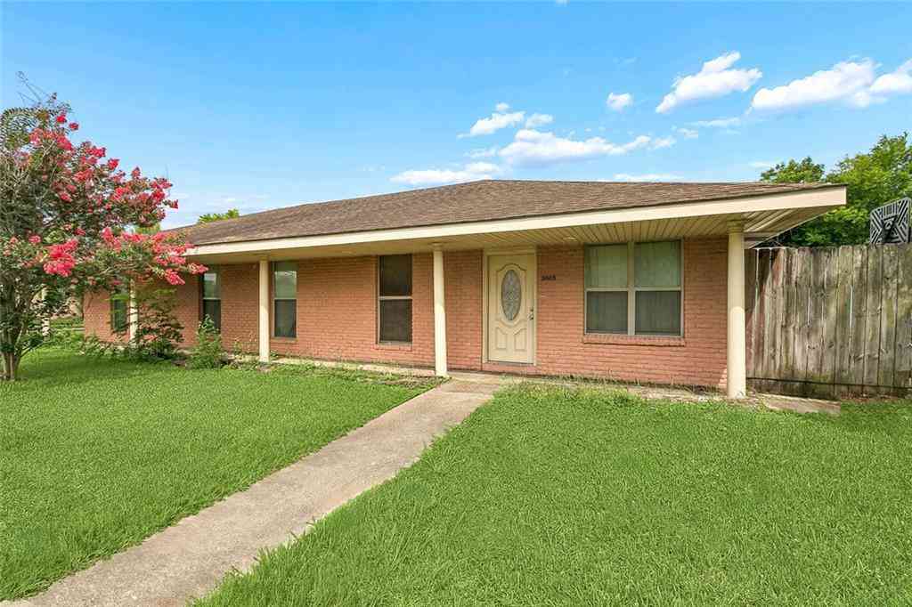 Homes For Sale - 2005 Marietta Street<br/> Chalmette, LA 70043