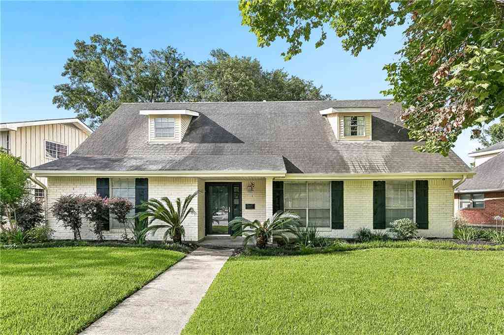 Homes For Sale - 5161 Carlisle Court<br/> New Orleans, LA 70131