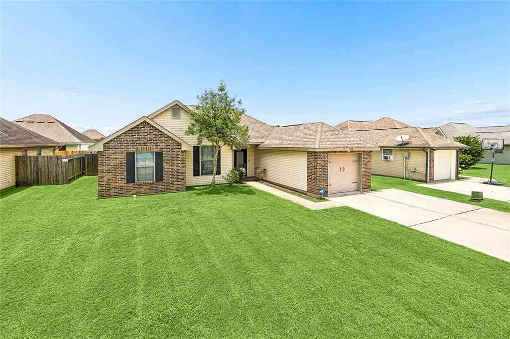 Homes For Sale - 320 Allie Lane<br/> Saint Charles County, Luling, LA 70070