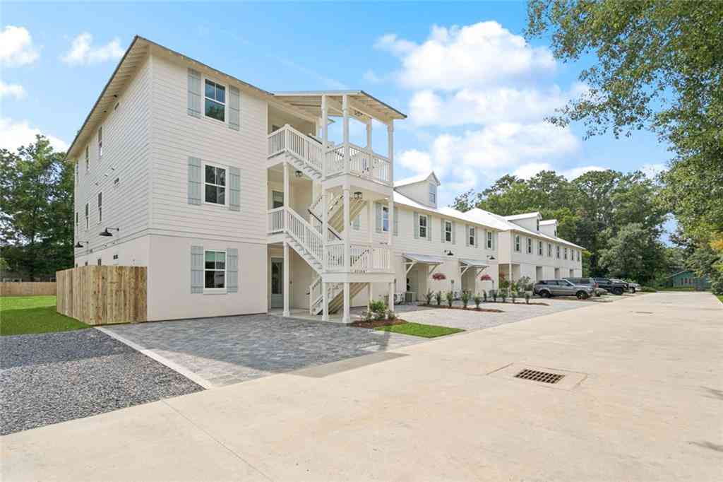 Townhouse For Rent - 745 Carroll Street #D<br/> Saint Tammany County, Mandeville, LA 70448