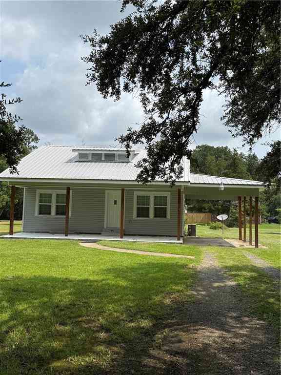 Homes For Sale - 17119 E Charbonnet Road<br/> Ponchatoula, LA 70454
