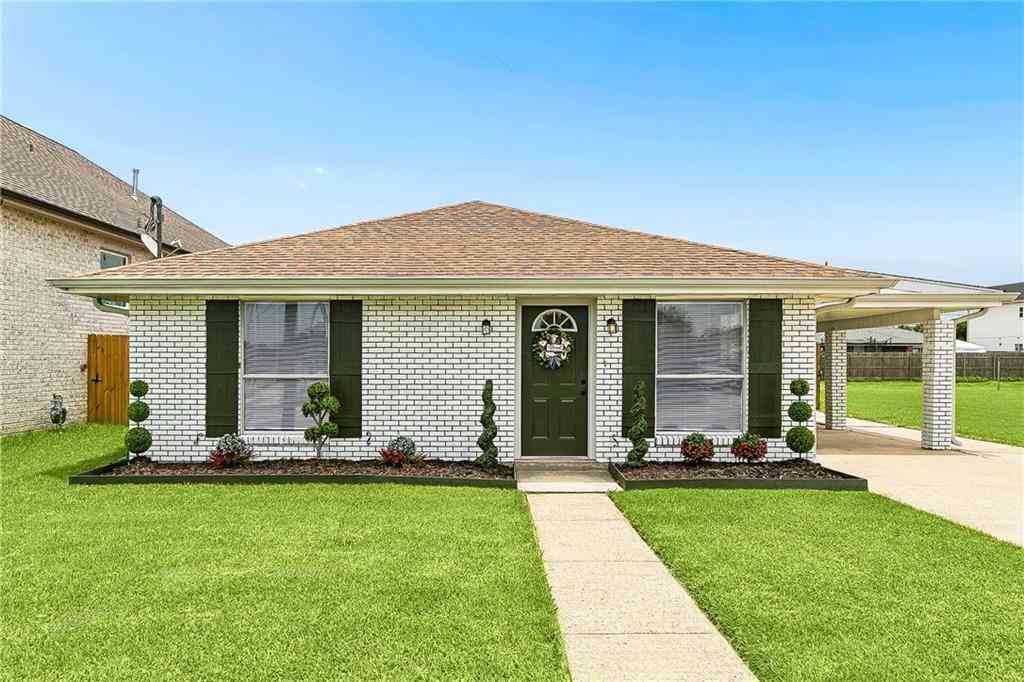 Homes For Sale - 3413 Corinne Drive<br/> Chalmette, LA 70043