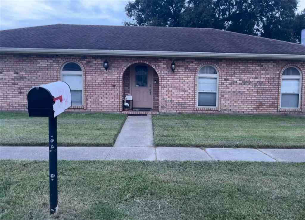 Homes For Sale - 2713 Legend Drive<br/> Meraux, LA 70075