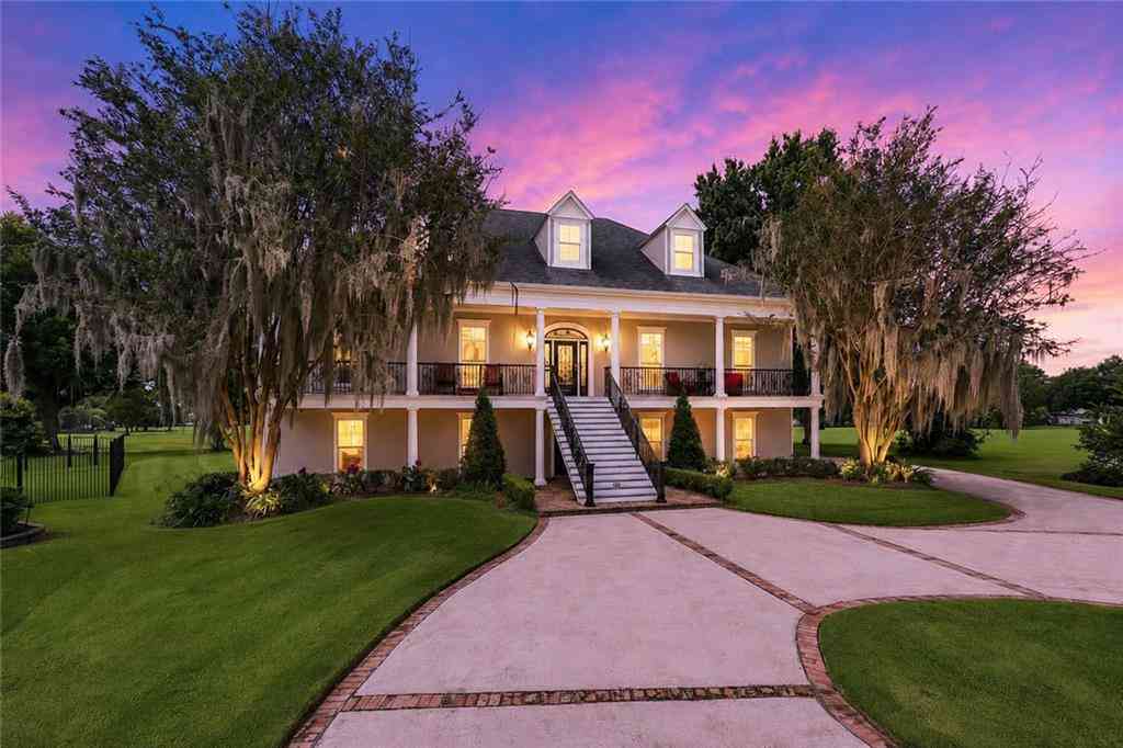Homes For Sale - 26 Bocage Drive<br/> Saint Charles County, Destrehan, LA 70047