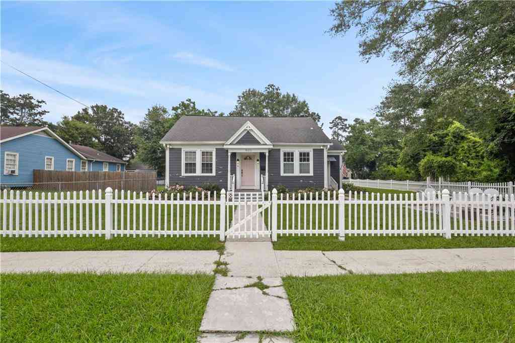 Homes For Sale - 500 W 22nd Avenue<br/> Saint Tammany County, Covington, LA 70433