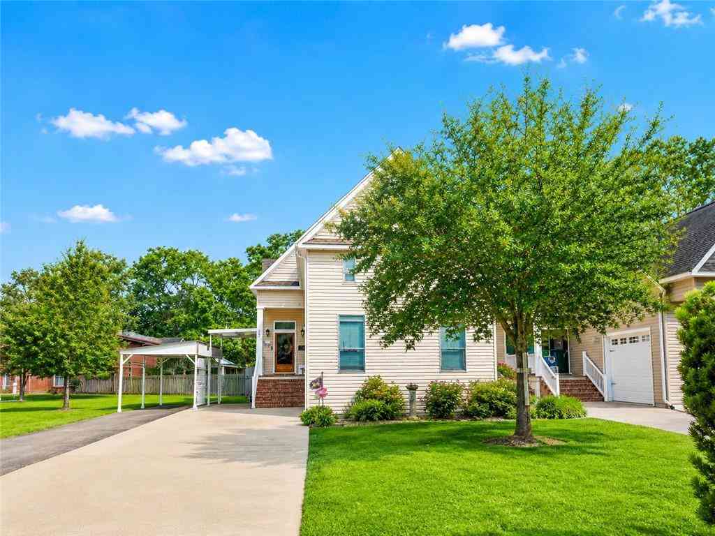 Homes For Sale - 307 W Magnolia Street<br/> Ponchatoula, LA 70454