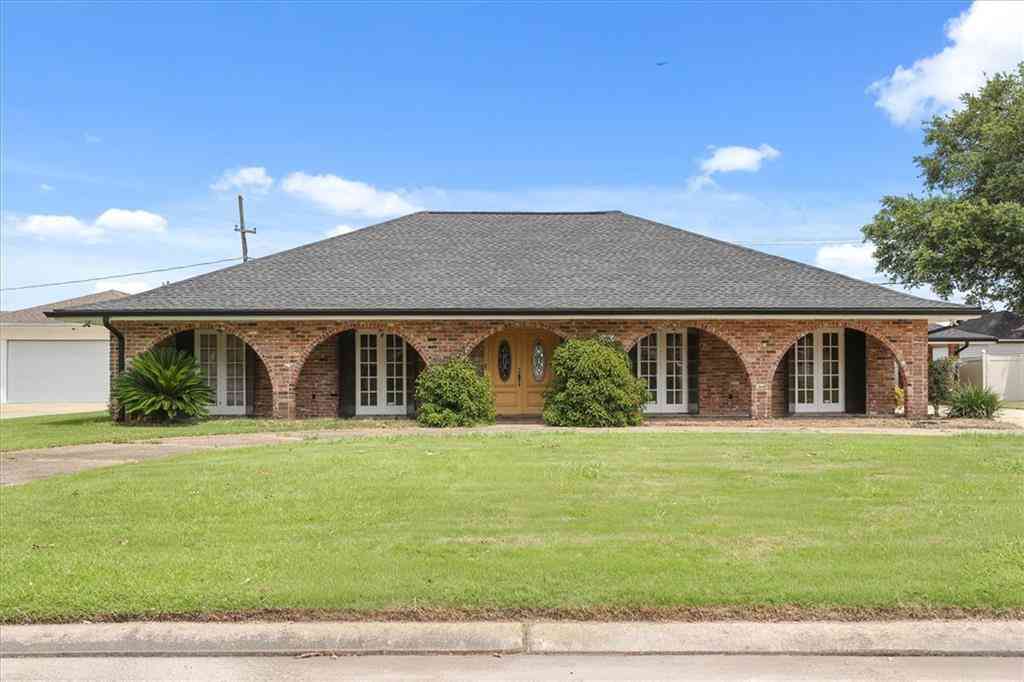 Homes For Sale - 205 Fort Jackson Street<br/> Belle Chasse, LA 70037