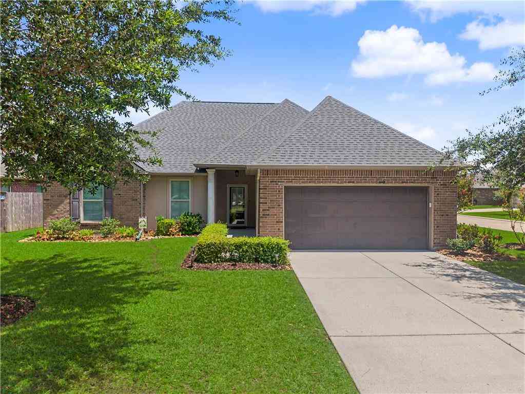 Homes For Sale - 800 Regent Parc Boulevard<br/> Slidell, LA 70458