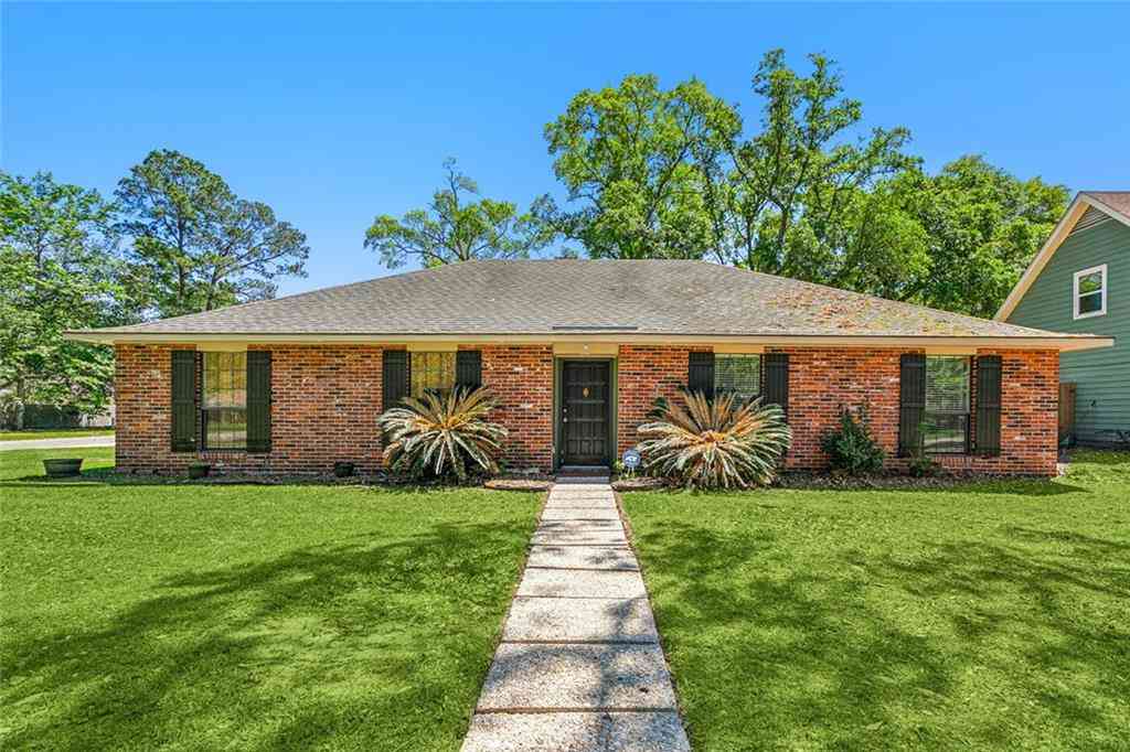Homes For Sale - 290 W Essex Drive<br/> Slidell, LA 70461
