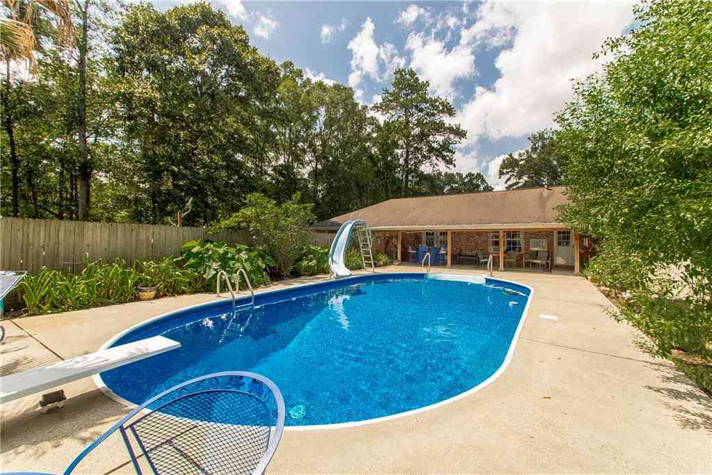Homes For Sale - 281 Oak Road<br/> Bogalusa, LA 70427