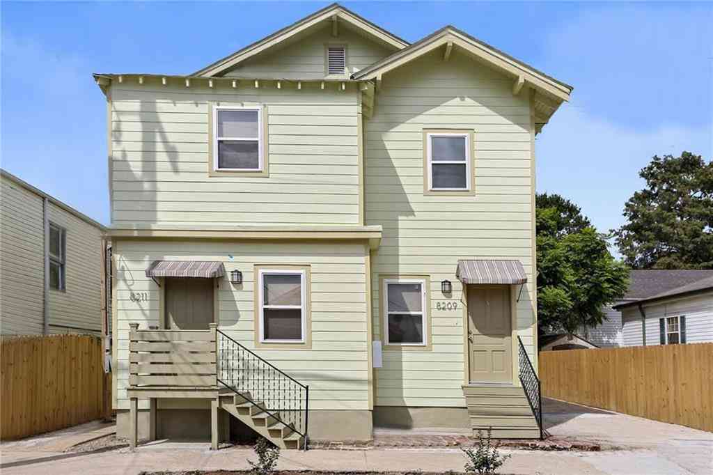 Townhouse For Rent - 8211 Apple Street #A<br/> New Orleans, LA 70118