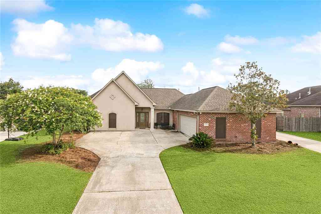 Homes For Sale - 13795 Shady Hollow Drive<br/> Denham Springs, LA 70726