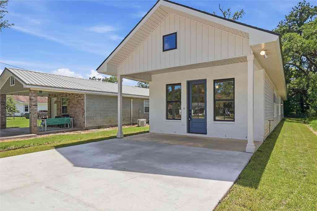 Homes For Sale - 657 S Second Street<br/> Tangipahoa County, Ponchatoula, LA 70454